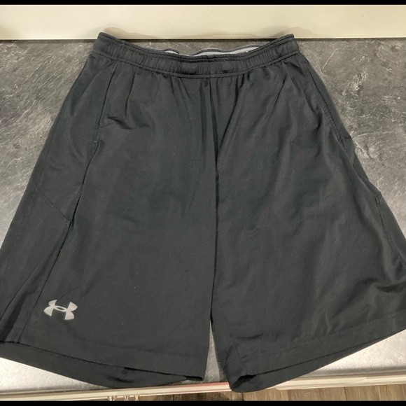 Mens under armour shorts size large